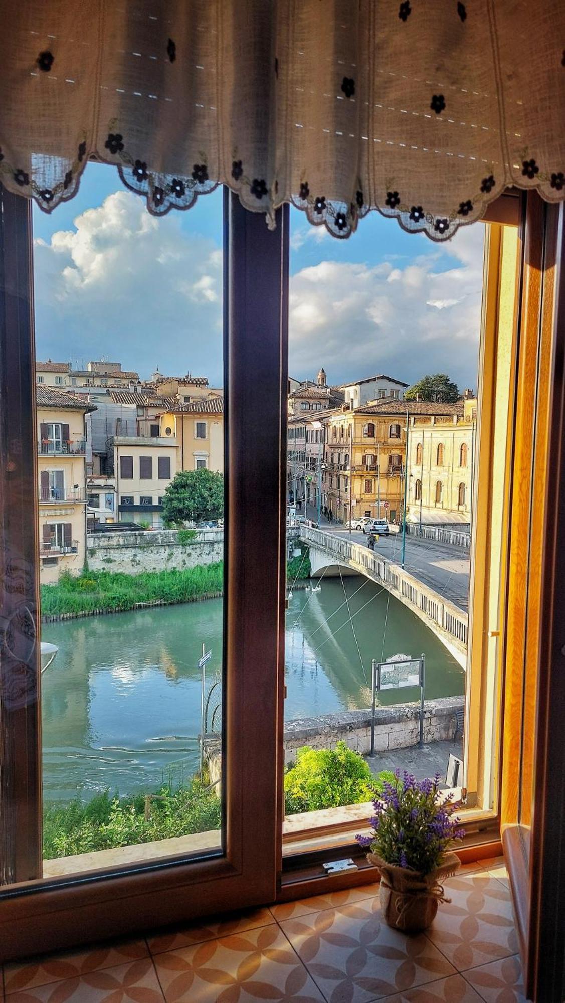 La Finestra Sul Velino, Uno Splendore Da Vivere 列蒂 客房 照片